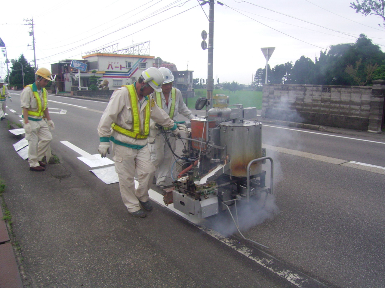 道路 の 白線 材料