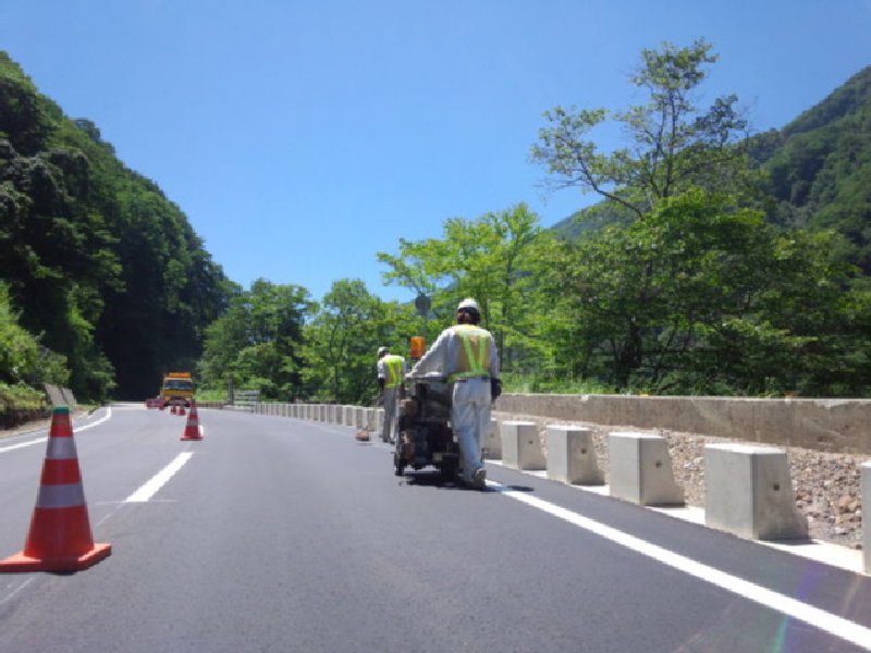 道路区画線(白線・ライン引き)工事