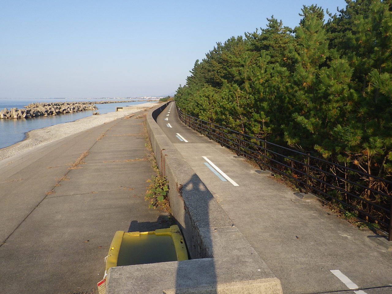 一般県道富山朝日自転車道線県単独交通安全施設等整備転落防止柵修繕(高 (1)